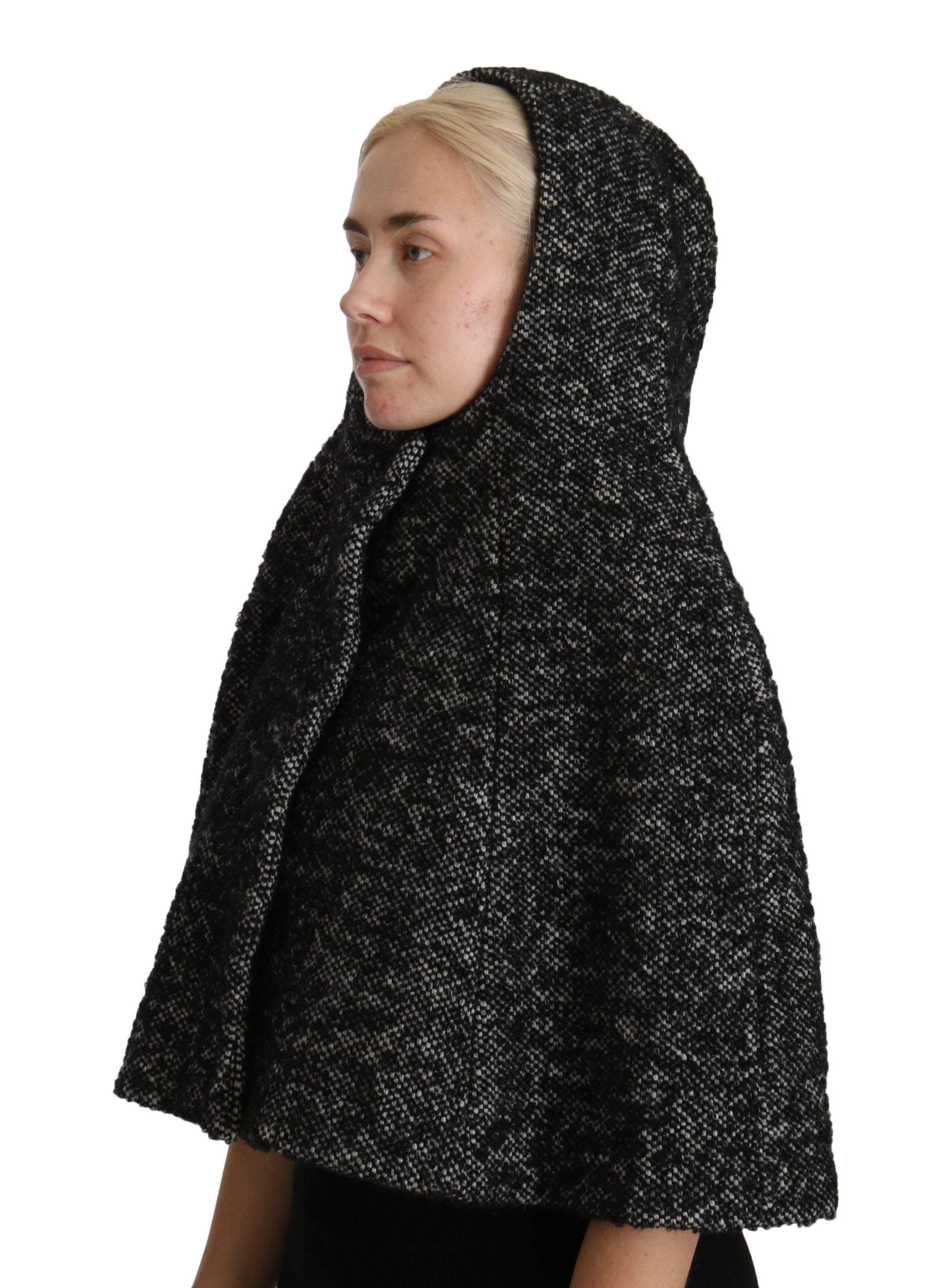 Dolce &amp; Gabbana Elegant hooded scarf made of grey wool from the Italian cult label