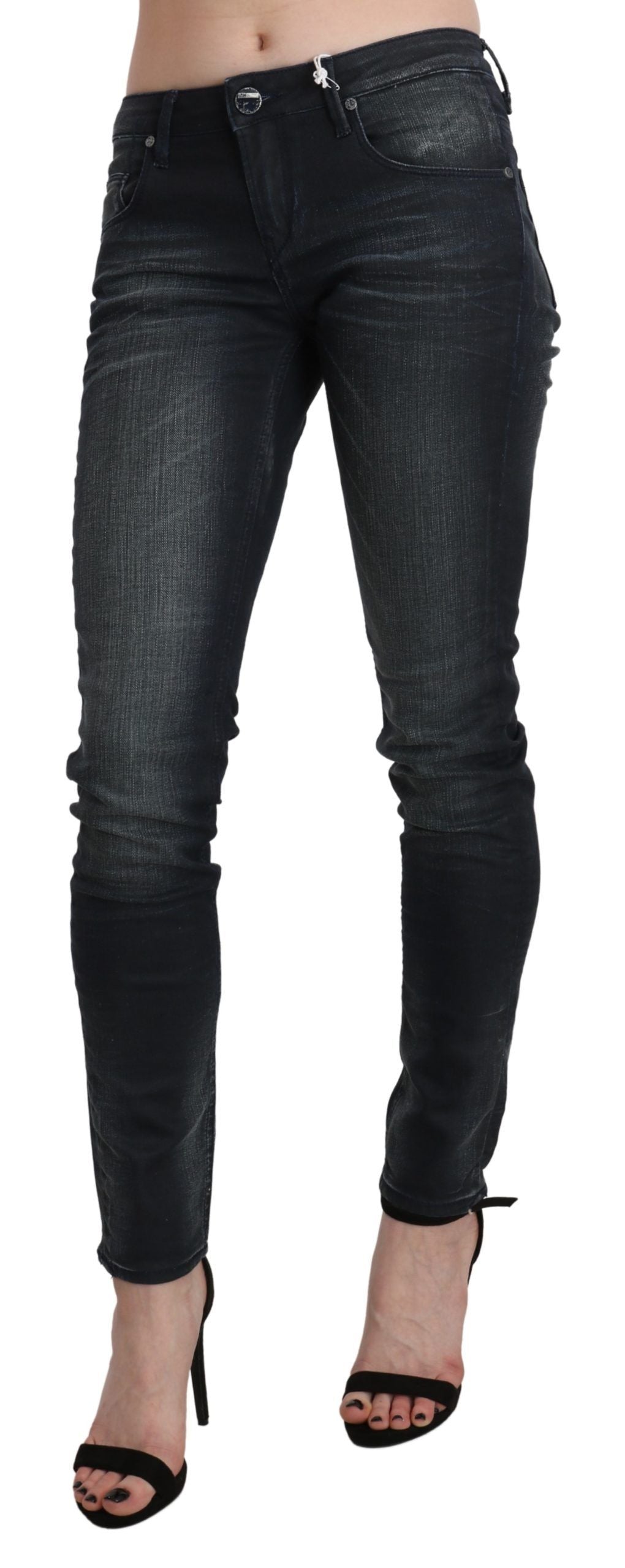 Acht Schicke blau gewaschene Skinny Denim Jeans