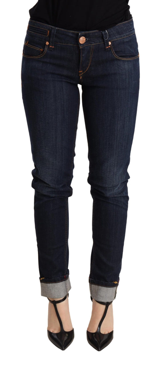 Acht Schicke dunkelblaue Skinny Jeans