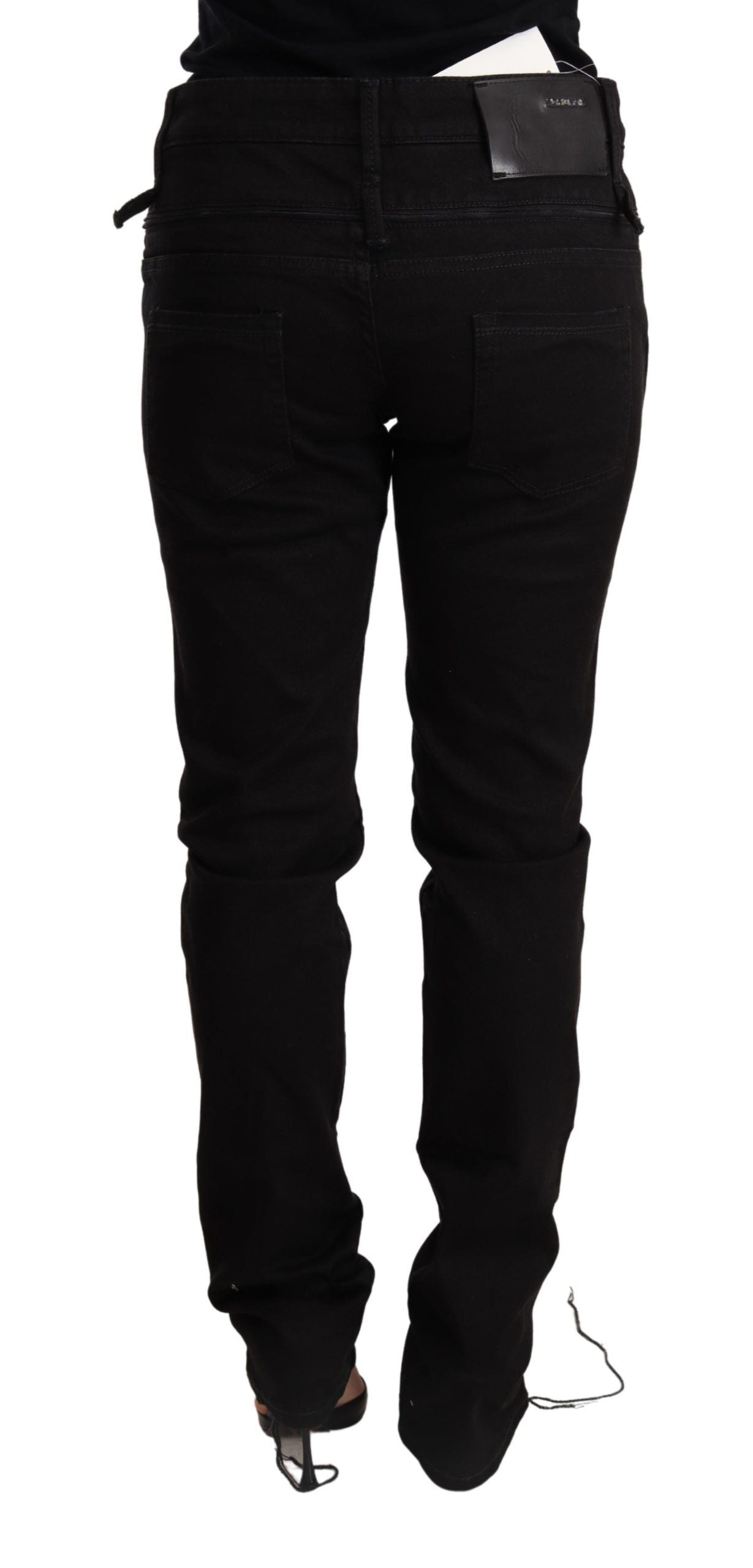 Acht Schicke Skinny mit niedriger Taille aus schwarzem Denim