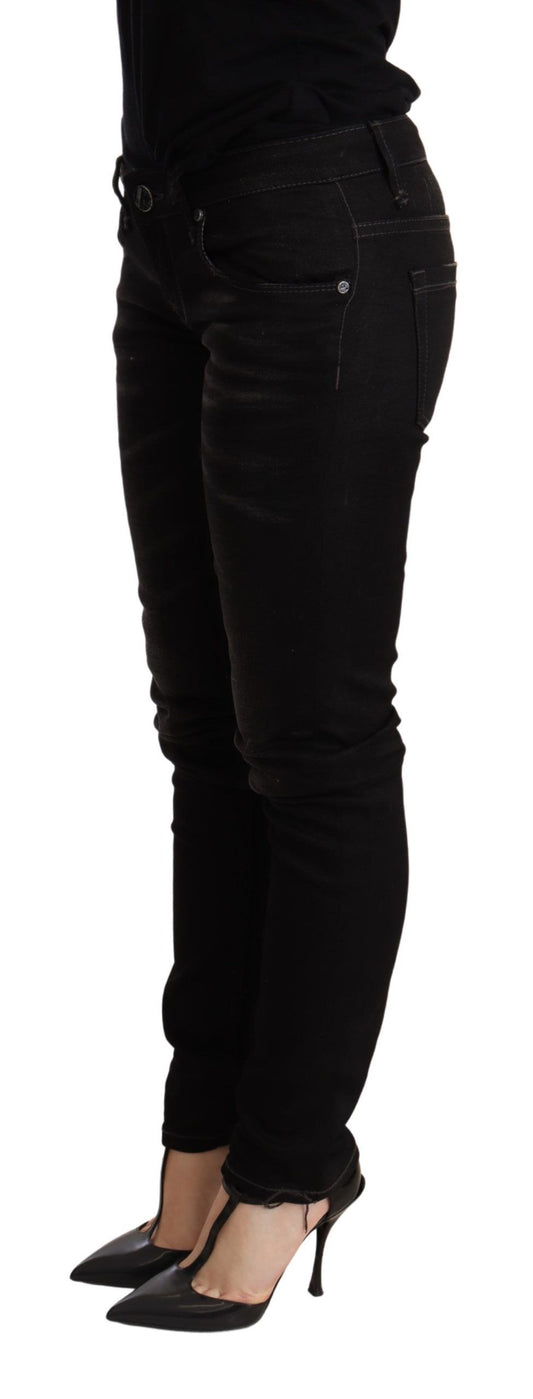 Acht Schicke schwarze Skinny Denim mit niedriger Taille