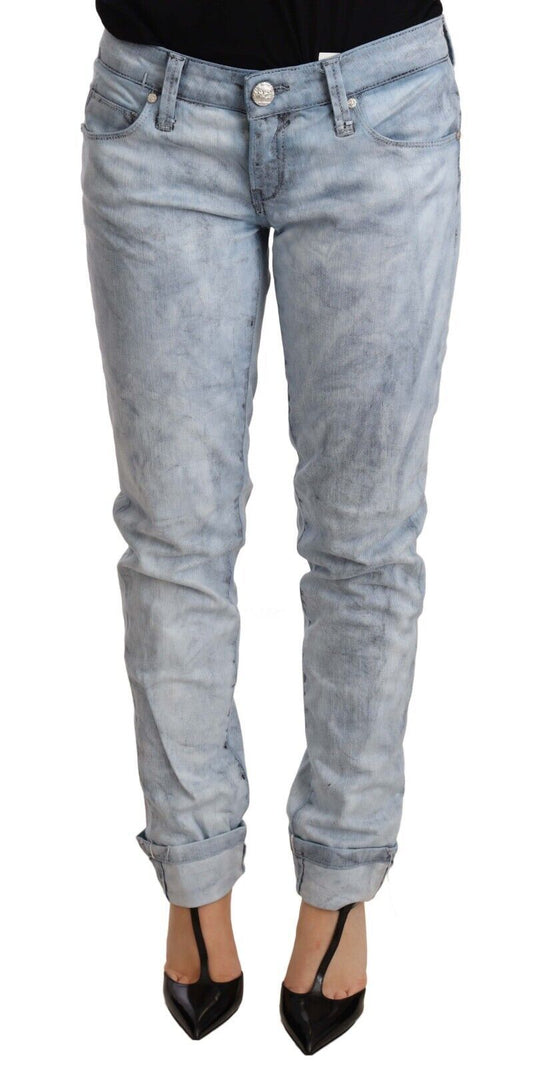 Acht Schicke hellblaue Push Up Denim Jeans