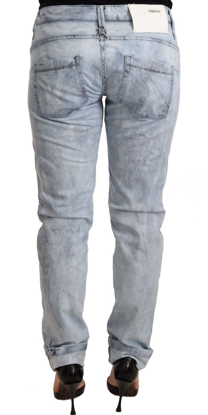 Acht Schicke hellblaue Push Up Denim Jeans