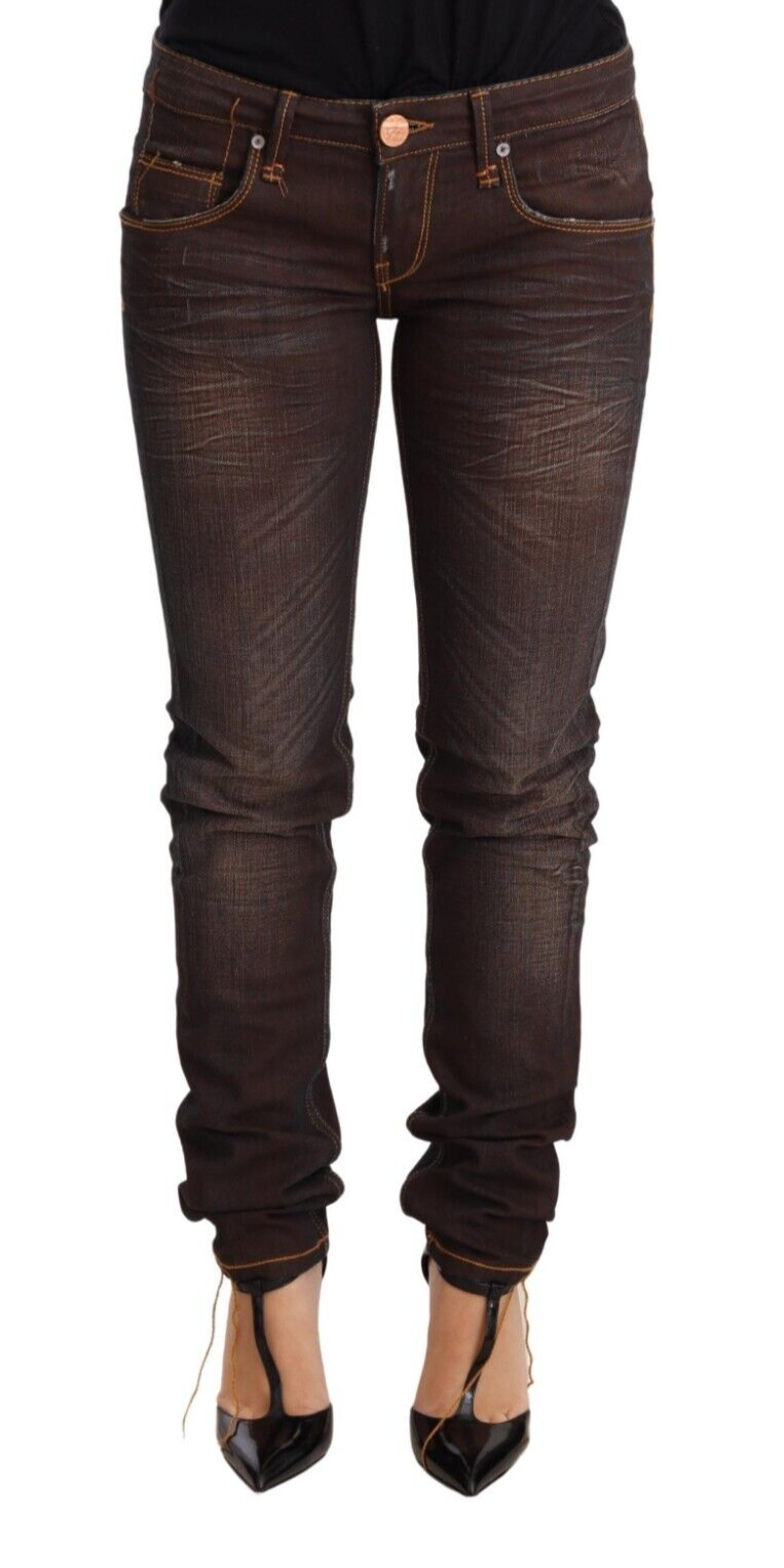 Acht Schicke Skinny-Jeans mit niedriger Taille in Braun