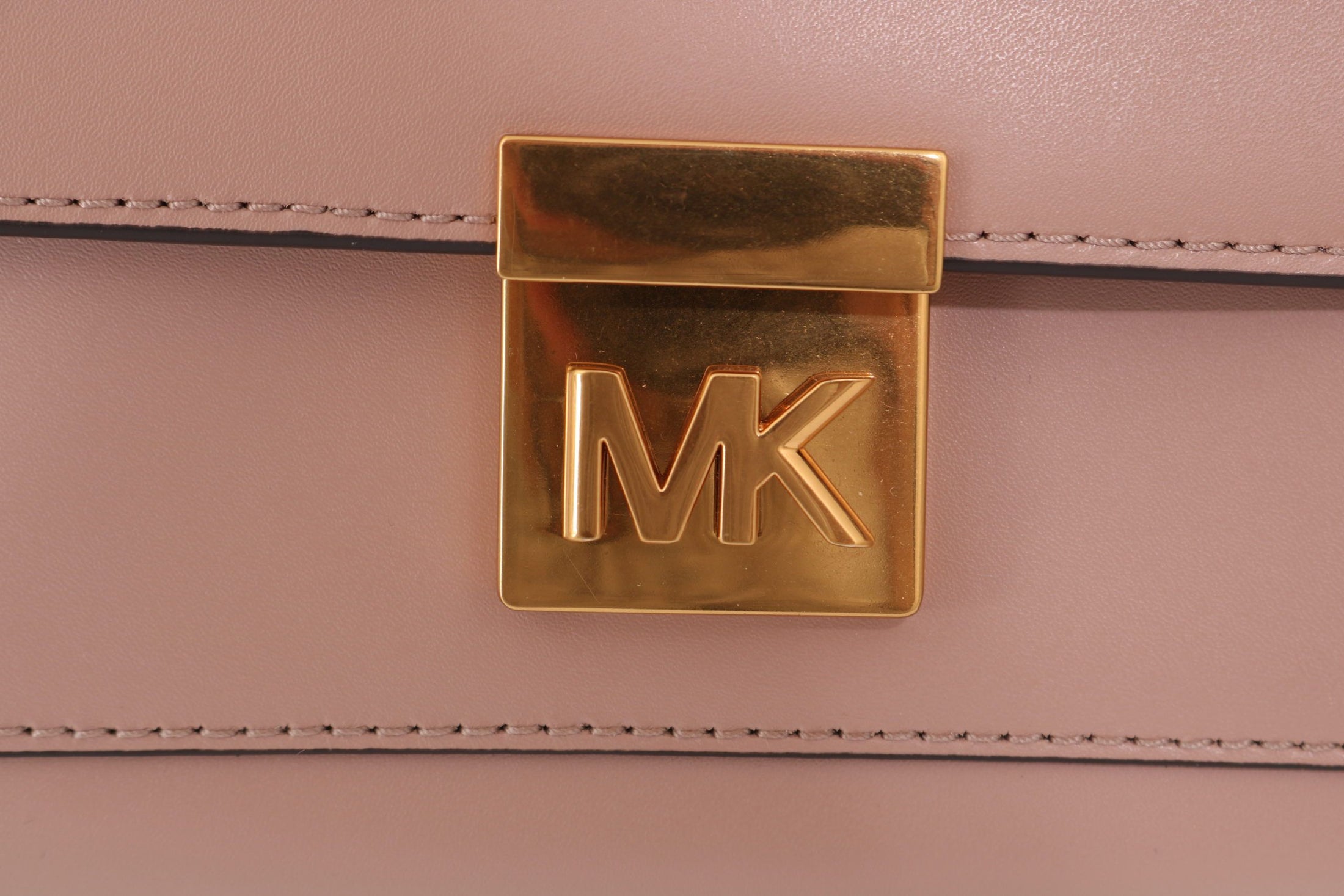 Michael Kors Elegant Mindy shoulder bag made of pink leather