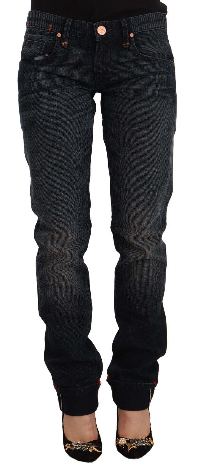 Acht Glatte schwarze gewaschene Skinny Jeans