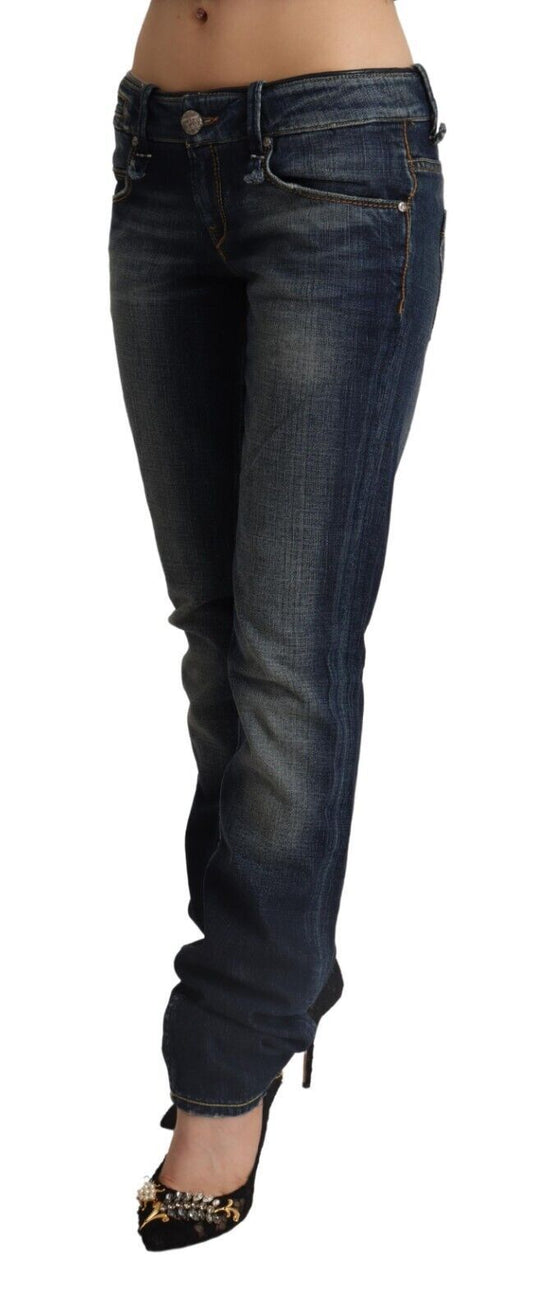 Acht Schicke dunkelblaue Skinny Jeans mit niedriger Taille