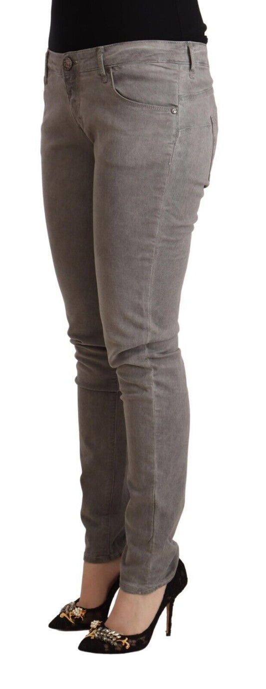 Acht Schlanke graue Skinny-Jeans mit niedriger Taille