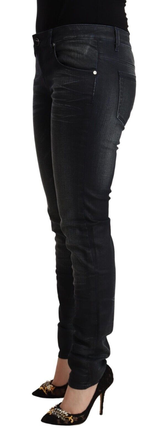 Acht Glatte schwarze gewaschene Slim Fit Jeans