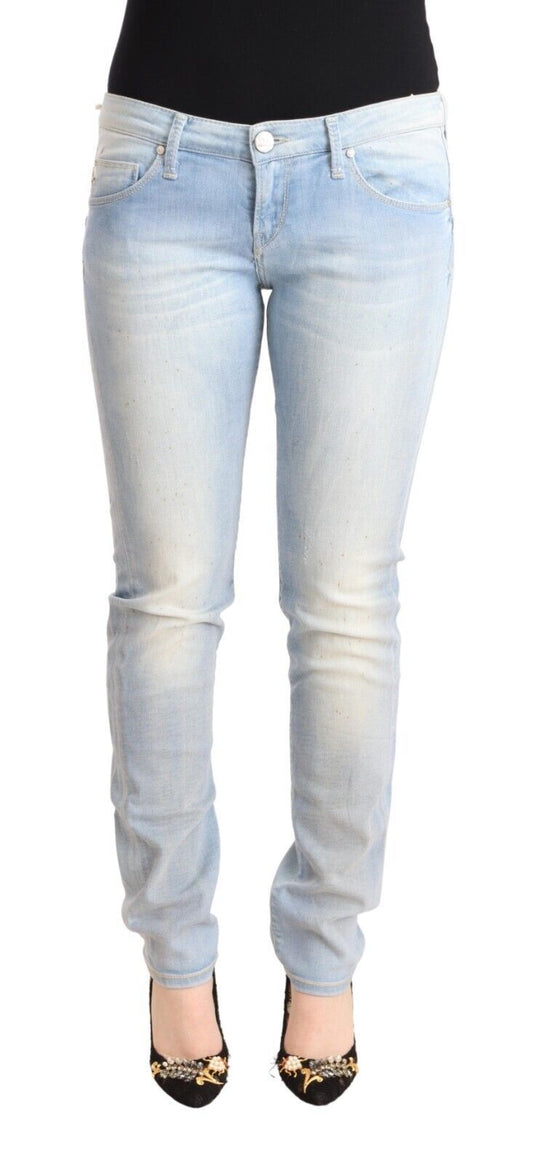 Acht Schicke Skinny mit niedriger Taille aus hellblauem Denim