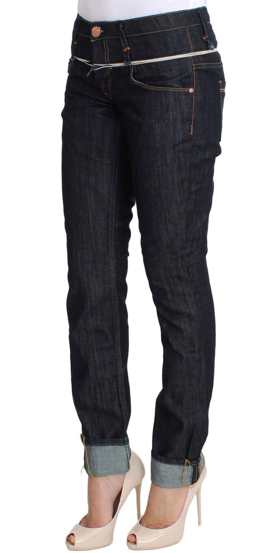 Acht Elegante dunkelblaue Jeans mit geradem Bein