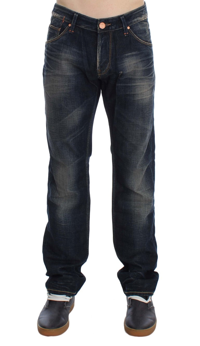 Acht Elegante Straight Fit Herrenjeans mit niedriger Taille