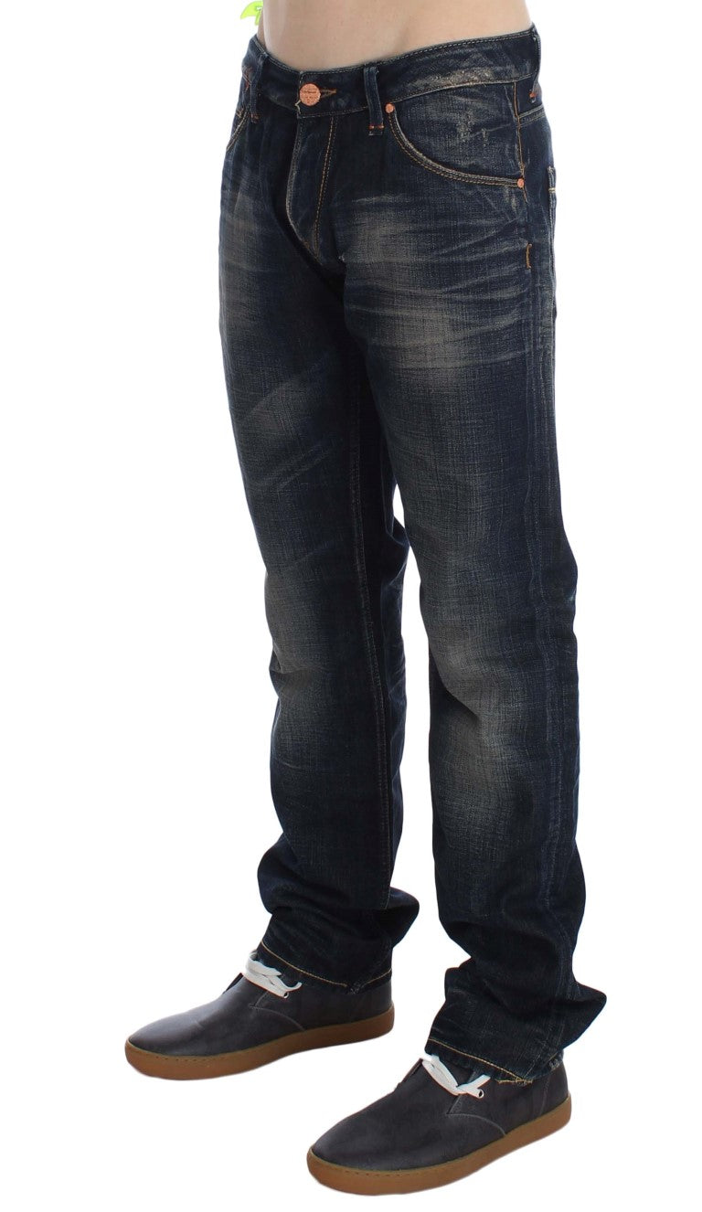 Acht Elegante Straight Fit Herrenjeans mit niedriger Taille