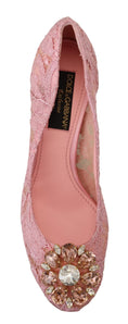 Load image into Gallery viewer, Dolce & Gabbana Pastellrosa Spitze und kristallverzierte Pumps
