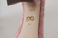 Load image into Gallery viewer, Dolce & Gabbana Pastellrosa Spitze und kristallverzierte Pumps
