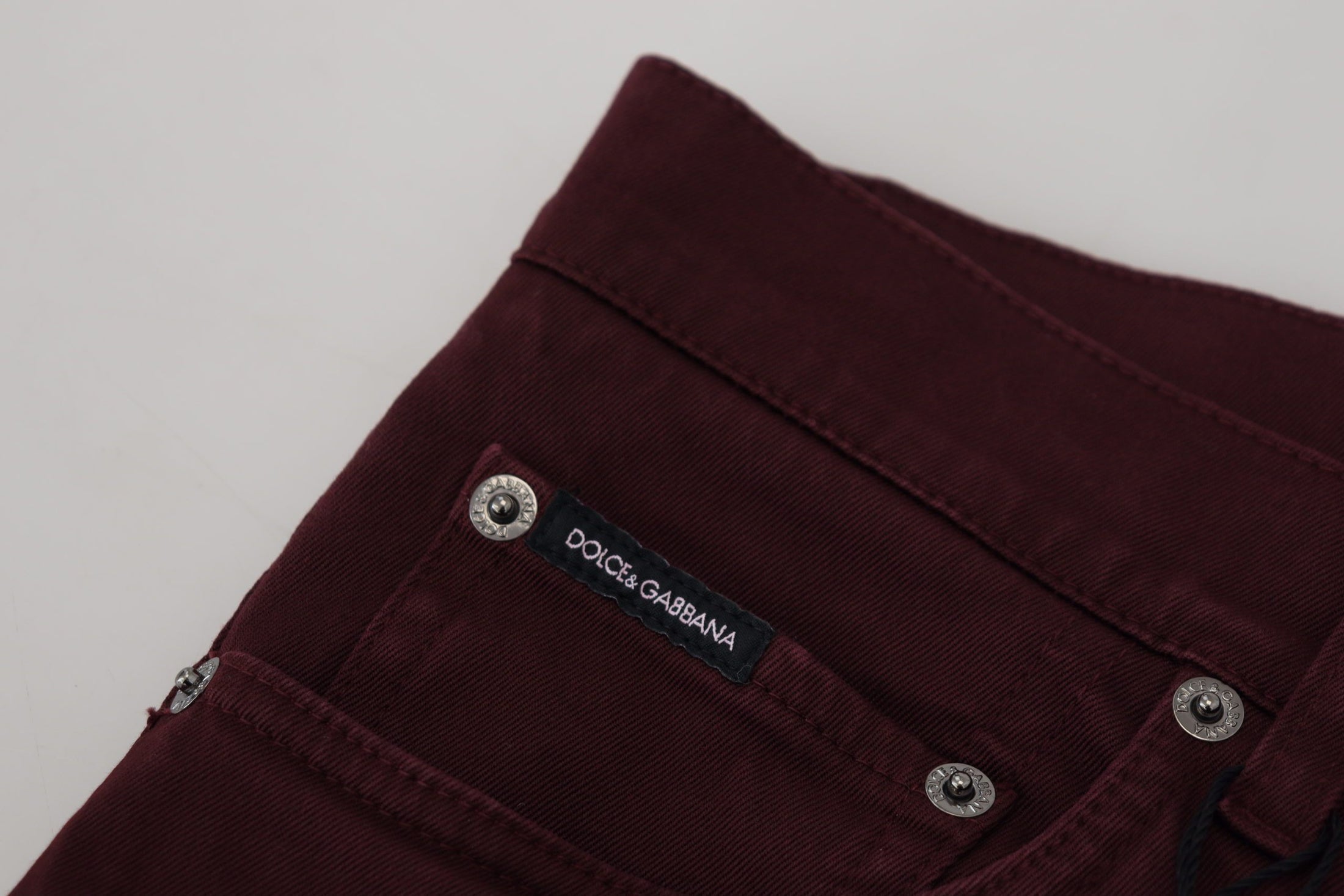 Dolce & Gabbana Slim Fit Bordeaux Jeans - Italienischer Luxus