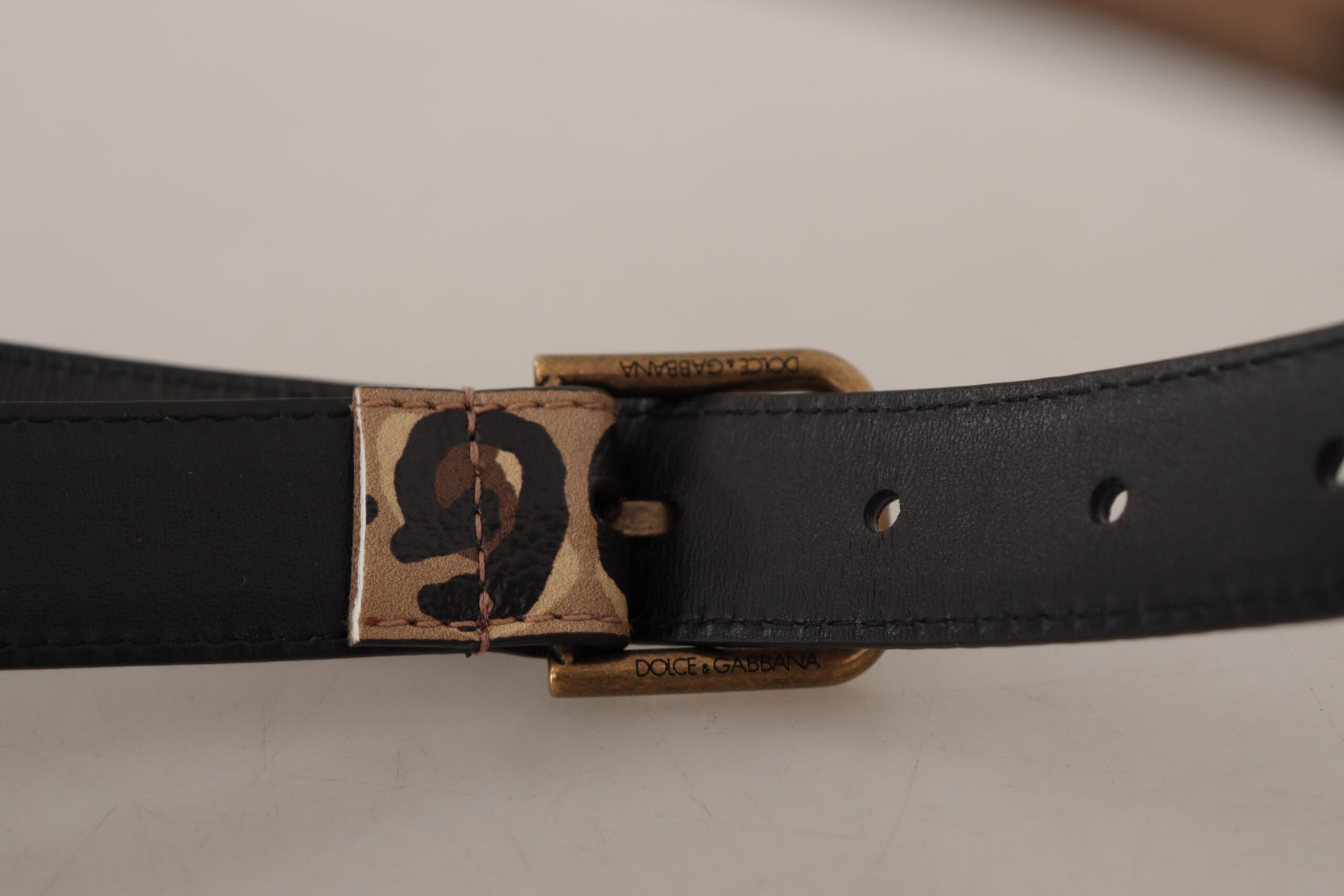 Dolce &amp; Gabbana Elegant belt with engraved leather buckle