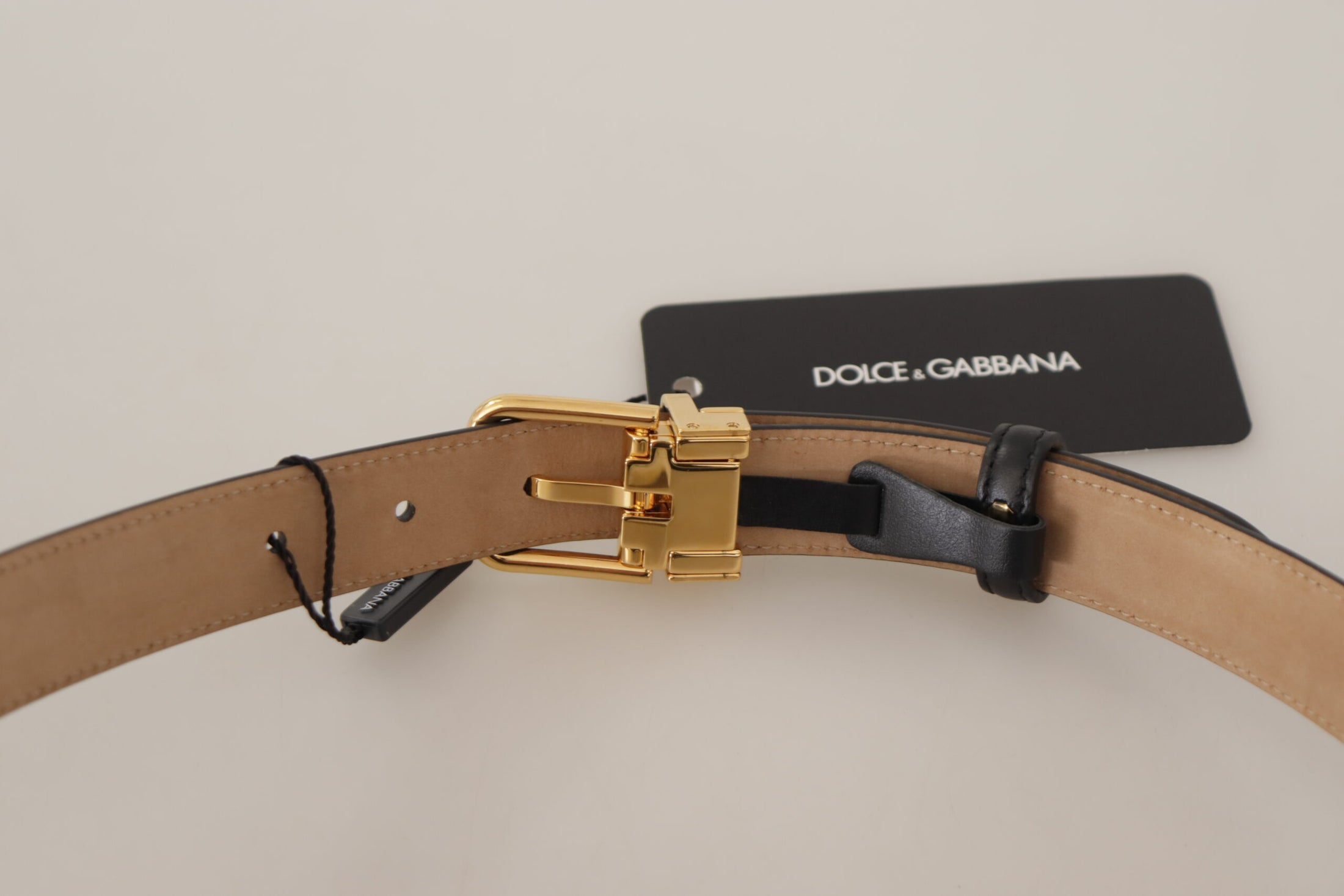 Dolce &amp; Gabbana Elegant black leather belt with engraved buckle