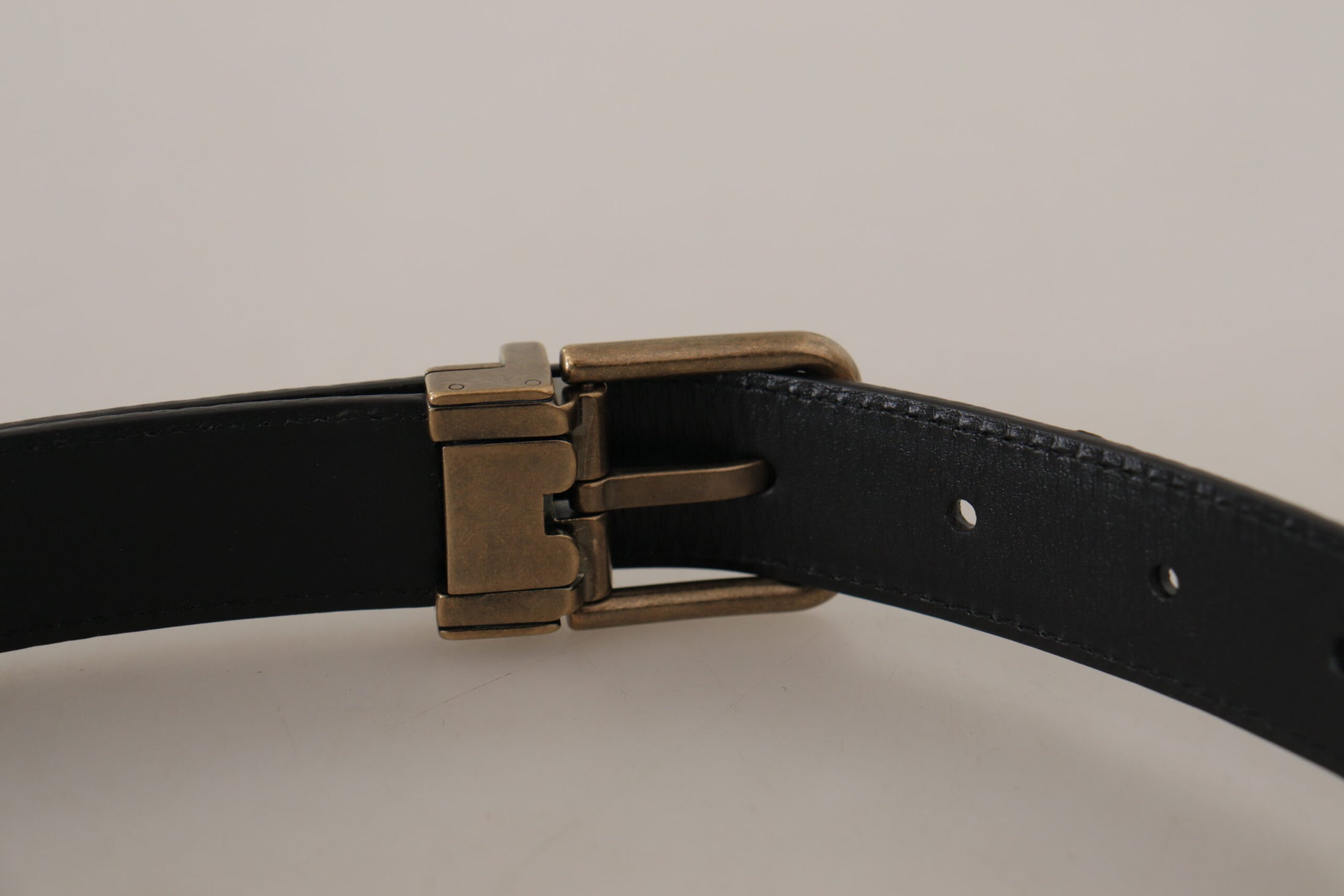 Dolce &amp; Gabbana Chic leather belt with engraved logo