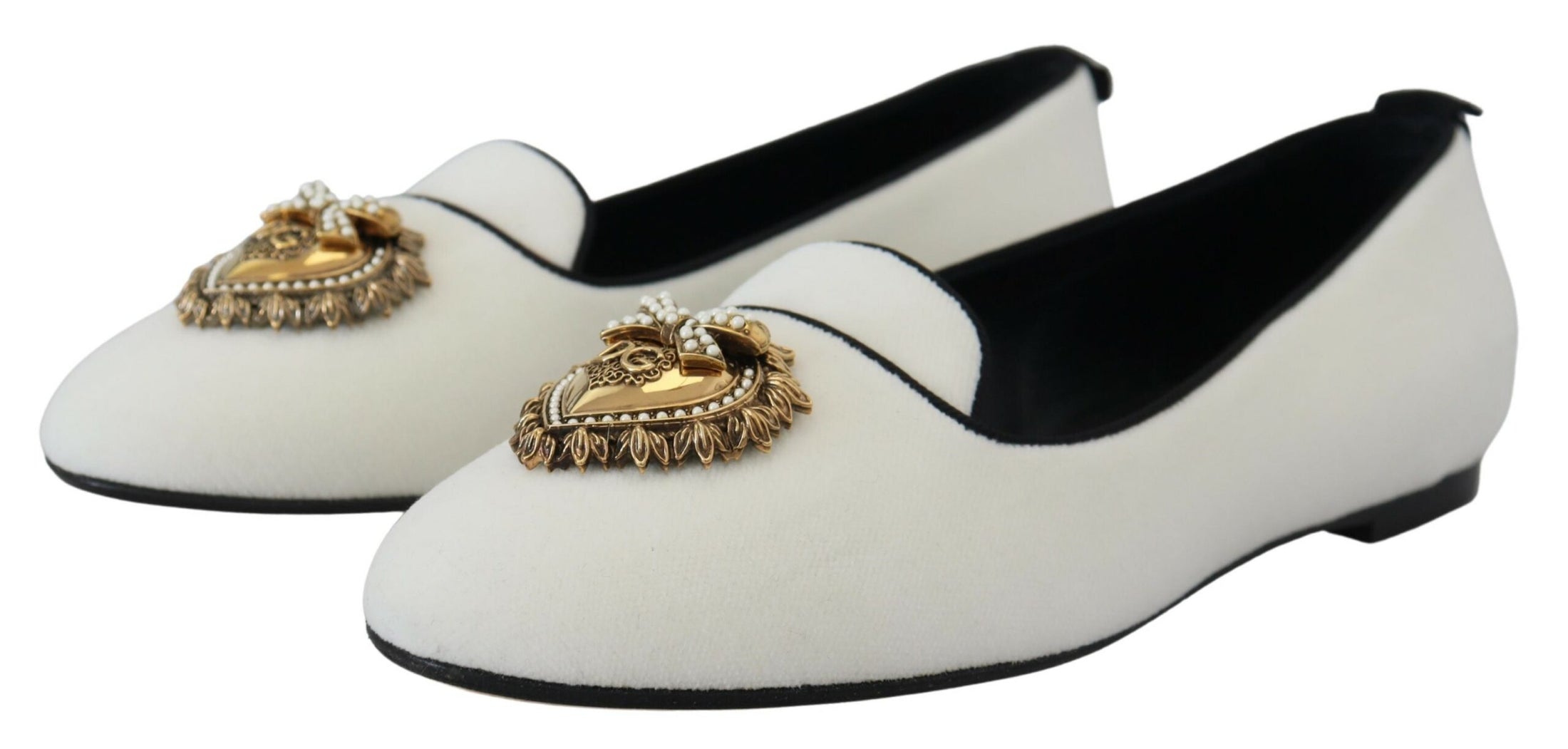 Dolce & Gabbana Elegante Loafers aus weißem Samt mit goldenem Herz-Detail