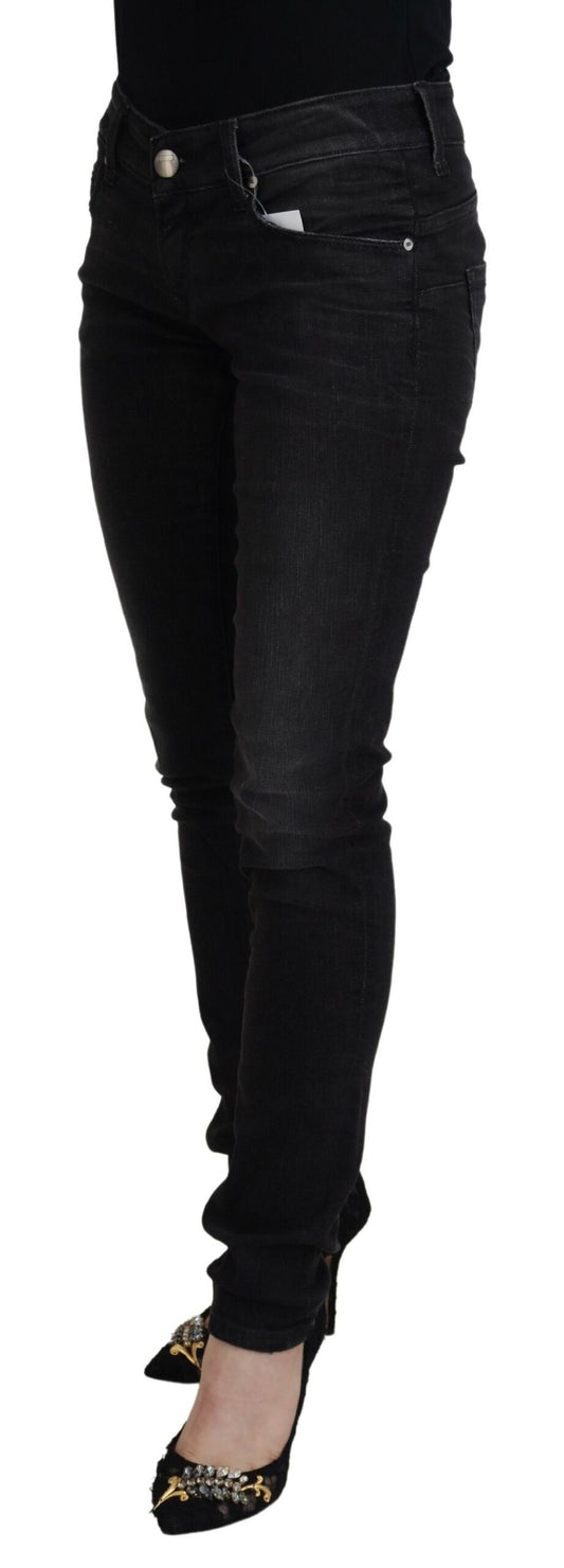 Acht Schicke schwarze Straight Leg Jeans mit niedriger Taille