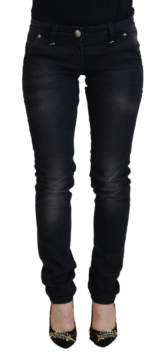 Acht Schlanke schwarze gewaschene Skinny Jeans mit niedriger Taille