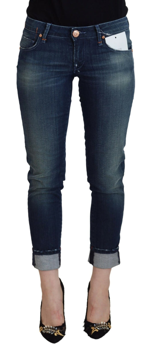 Acht Schicke Slim Fit Jeans mit niedriger Taille