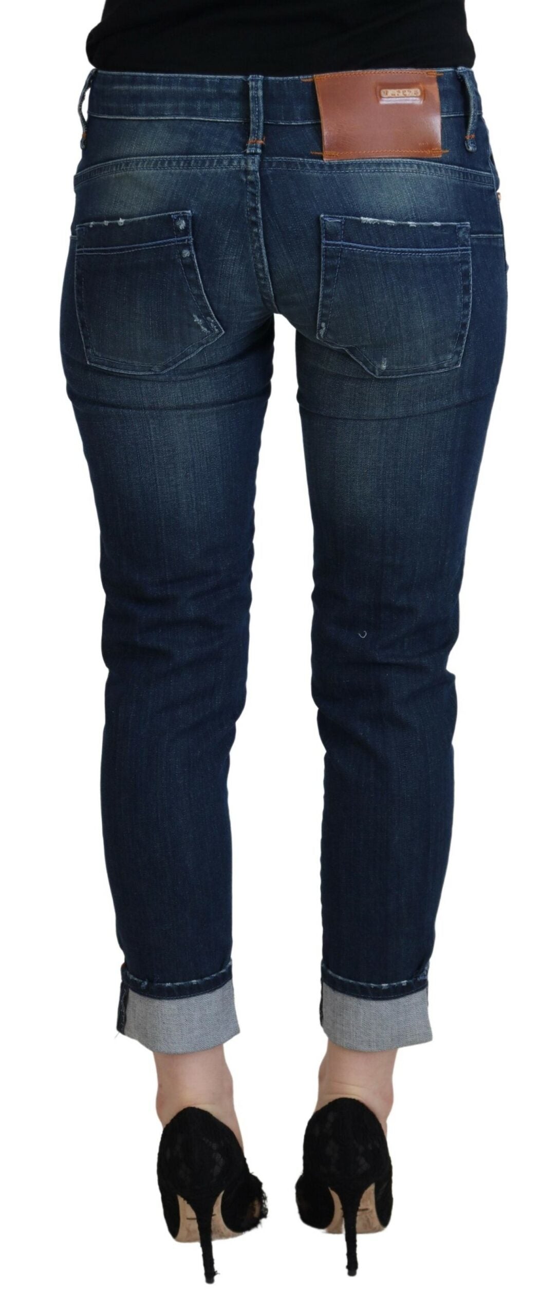 Acht Schicke Slim Fit Jeans mit niedriger Taille