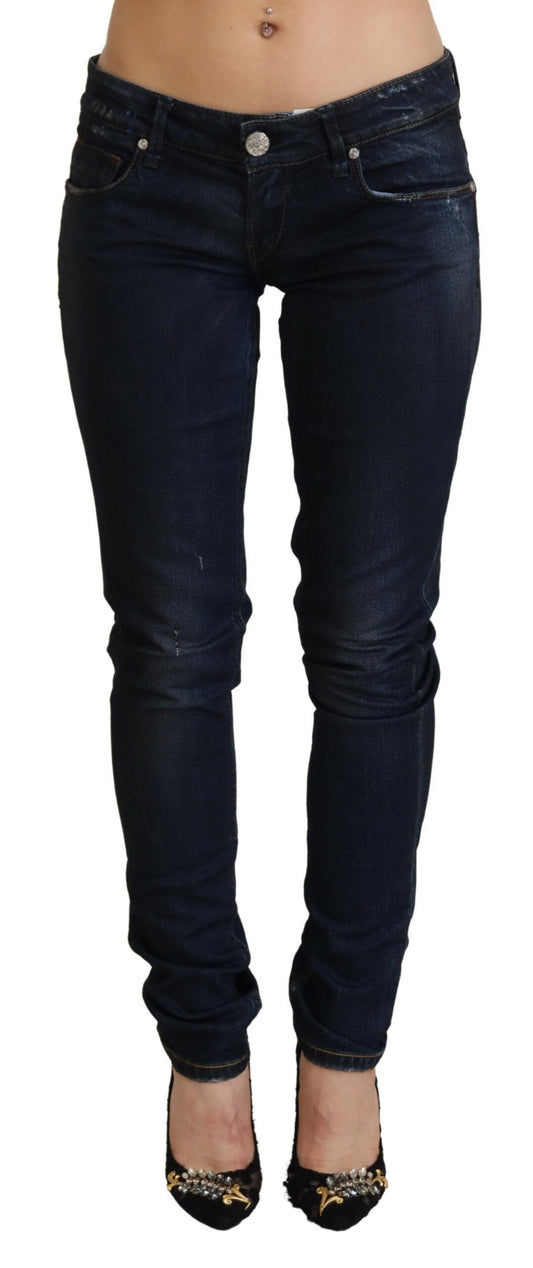 Acht Schicke Slim Fit Denim Jeans aus Baumwolle