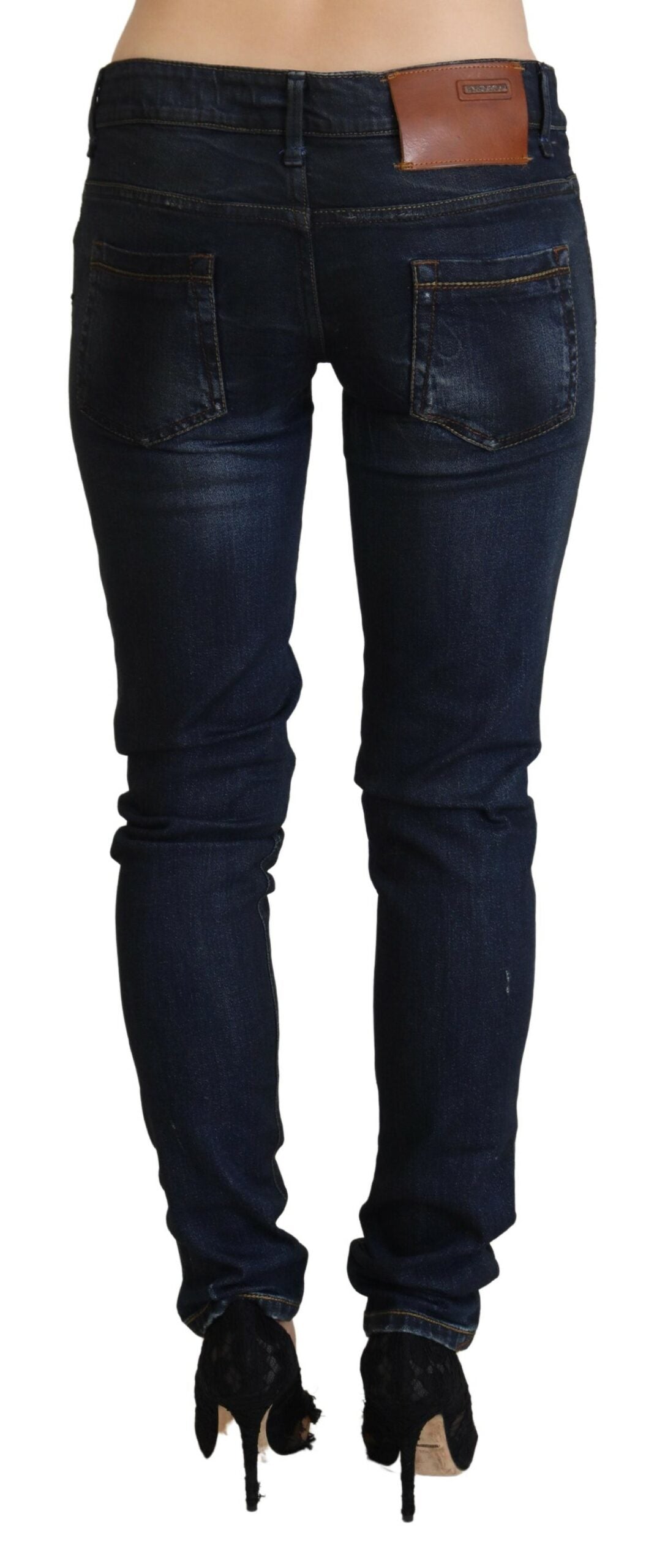 Acht Schicke Slim Fit Denim Jeans aus Baumwolle