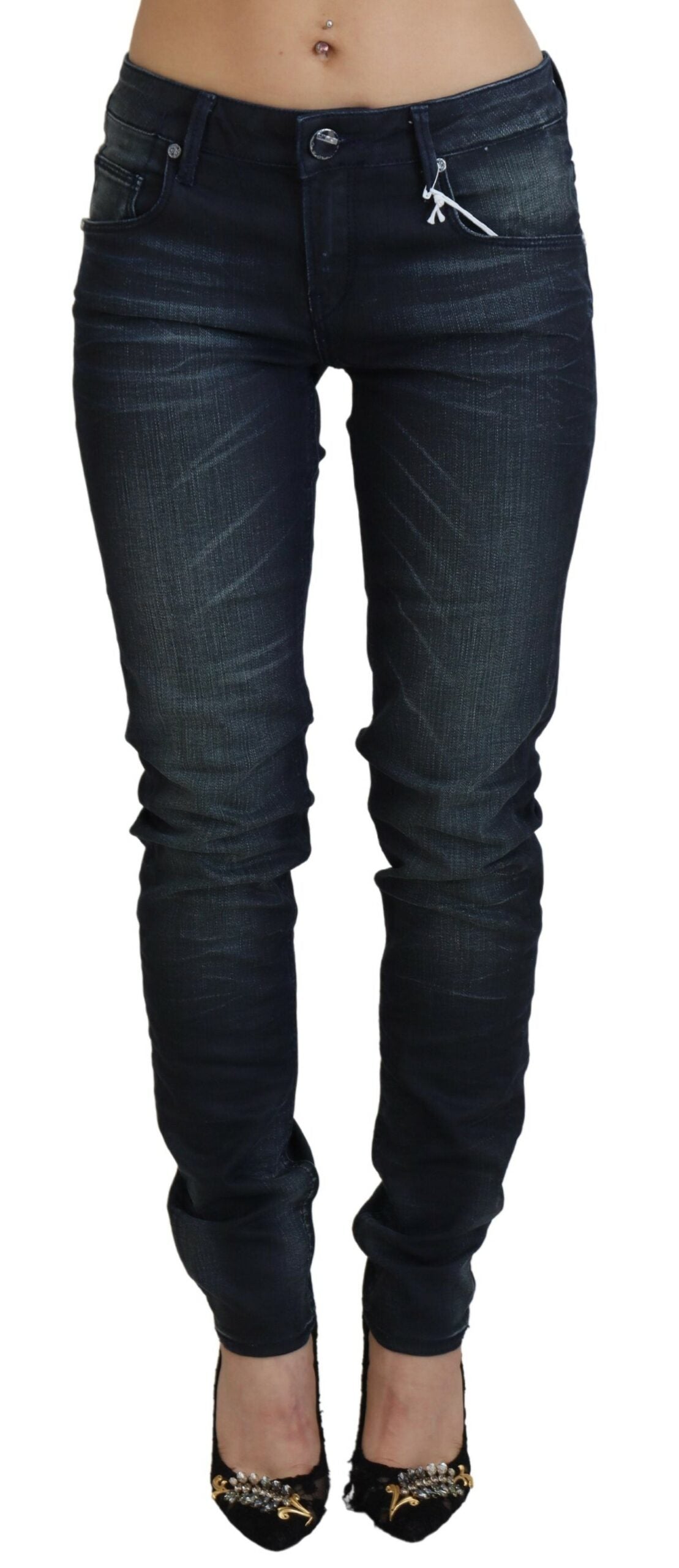 Acht Schicke Slim Fit Denim-Jeans mit niedriger Taille