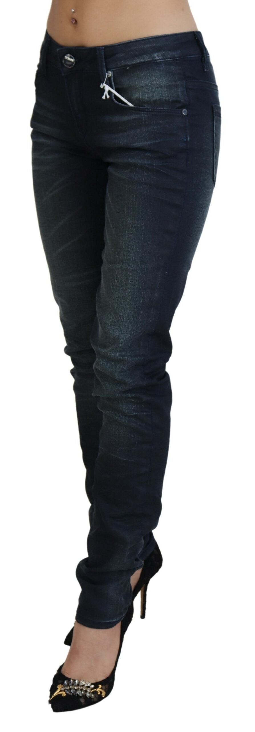 Acht Schicke Slim Fit Denim-Jeans mit niedriger Taille