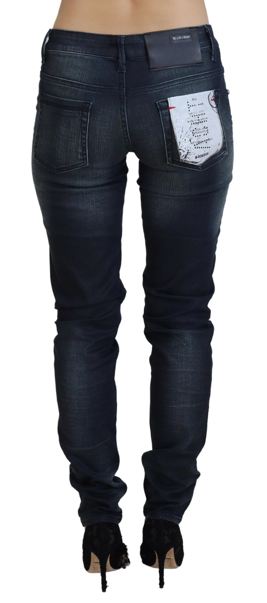 Acht Schicke Slim Fit Denim-Jeans mit niedriger Taille