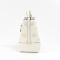 Bild in Galerie-Betrachter laden, Michael Kors Mercer Small Light Cream Geprägte Drawstring Bucket Messenger Bag
