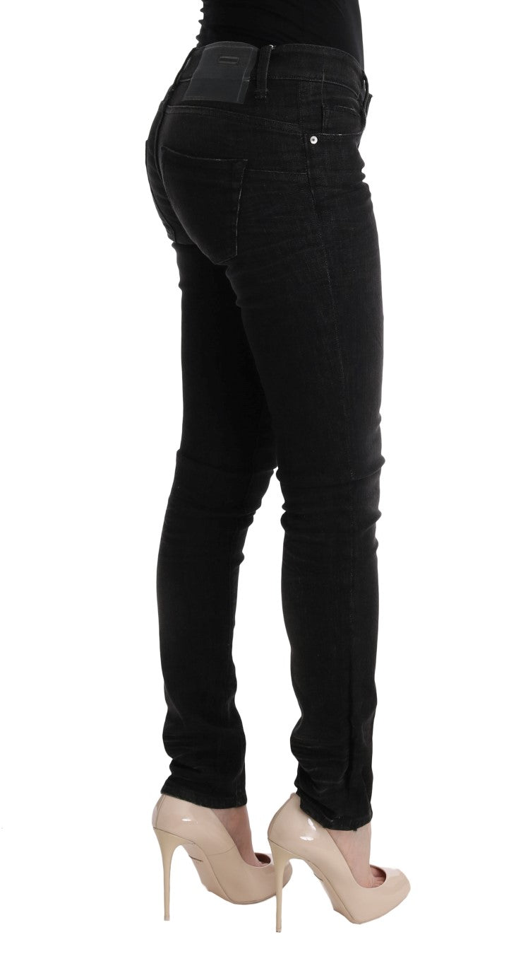 Acht Schicke Slim Fit Jeans aus schwarzer Baumwolle