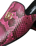 Load image into Gallery viewer, Dolce & Gabbana Fuchsia Python Logo Pantolette Flache Sandalen Schuhe
