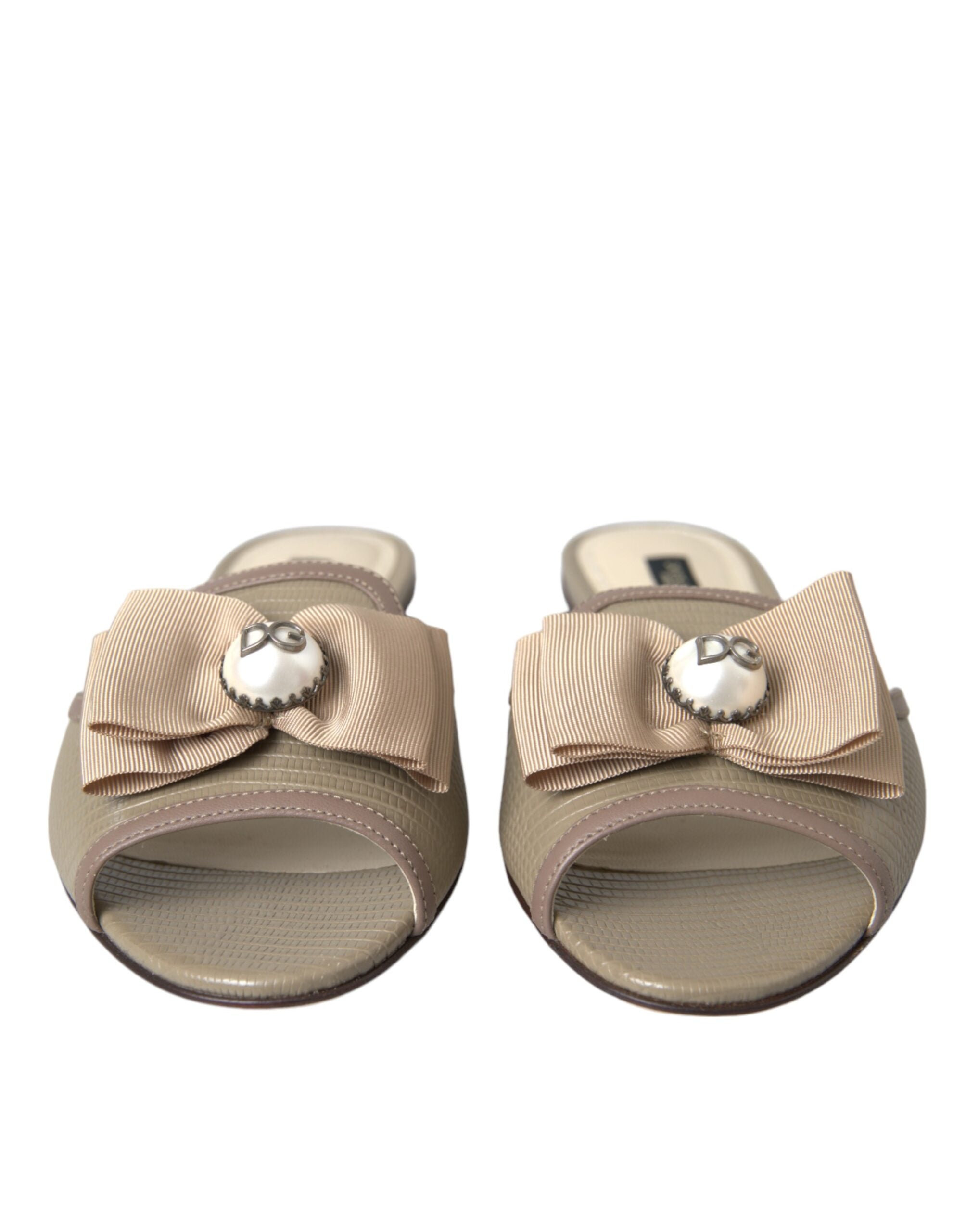 Dolce & Gabbana Beige Logo Perle Flats Sandalen Rutschen Schuhe