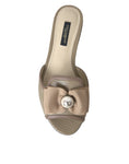 Load image into Gallery viewer, Dolce & Gabbana Beige Logo Perle Flats Sandalen Rutschen Schuhe
