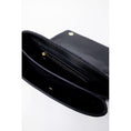 Load image into Gallery viewer, Love Moschino Goldene Polyethylen-Handtasche
