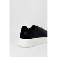 Load image into Gallery viewer, Guess Schwarzer Polyethylen-Sneaker
