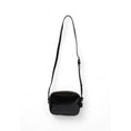 Load image into Gallery viewer, Tommy Hilfiger Schwarze Polyethylen-Handtasche
