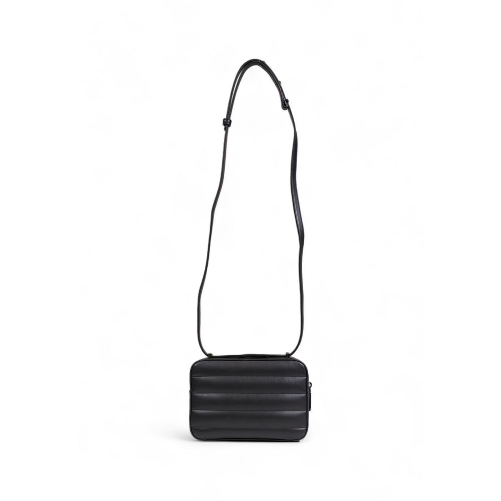 Calvin Klein Schwarze Handtasche aus rezykliertem Polyester