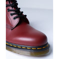 Load image into Gallery viewer, Dr. Martens Bordeaux Lederstiefel
