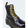 Load image into Gallery viewer, Dr. Martens Schwarzer Lederstiefel
