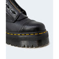 Load image into Gallery viewer, Dr. Martens Schwarzer Lederstiefel
