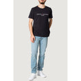 Load image into Gallery viewer, Tommy Hilfiger T-Shirt aus blauer Baumwolle
