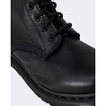 Load image into Gallery viewer, Dr. Martens Schwarzer Lederstiefel
