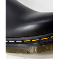 Load image into Gallery viewer, Dr. Martens Schwarzer Lederstiefel
