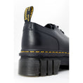 Load image into Gallery viewer, Dr. Martens Flacher Schuh aus schwarzem Leder
