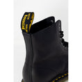 Load image into Gallery viewer, Dr. Martens Schwarzer Lederstiefel
